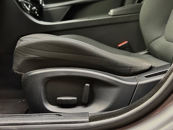 Jaguar XE 18 of 29