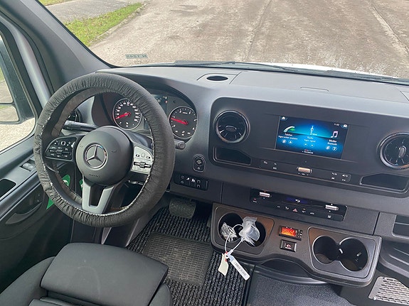 Mercedes-Benz SPRINTER 519 CDI MINIBUS 15 of 24