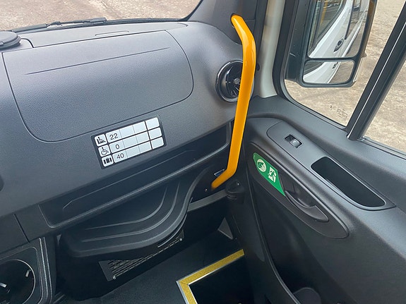 Mercedes-Benz SPRINTER 519 CDI MINIBUS 21 of 24