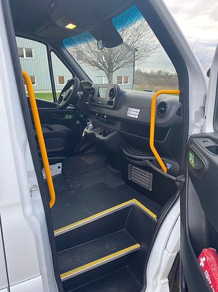 Mercedes-Benz SPRINTER 519 CDI MINIBUS 6 of 24