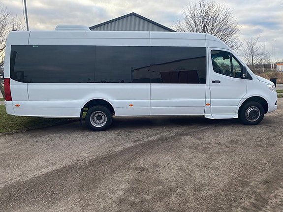 Mercedes-Benz SPRINTER 519 CDI MINIBUS 2 of 24