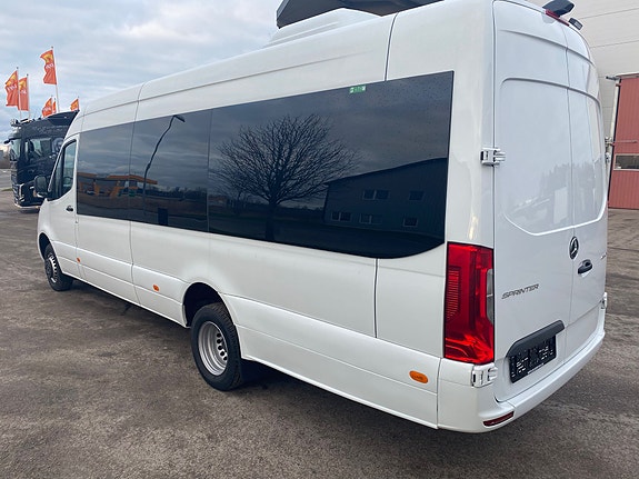 Mercedes-Benz SPRINTER 519 CDI MINIBUS 3 of 24
