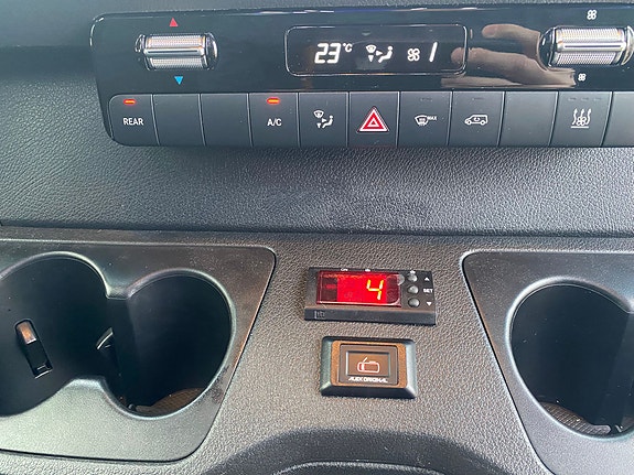 Mercedes-Benz SPRINTER 519 CDI MINIBUS 17 of 24