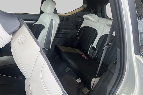 Kia EV9 14 of 18