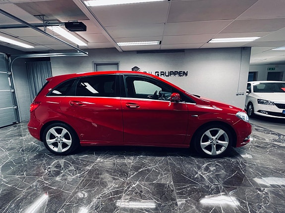 Mercedes-Benz B180 2 of 5