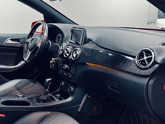 Mercedes-Benz B180 16 of 23