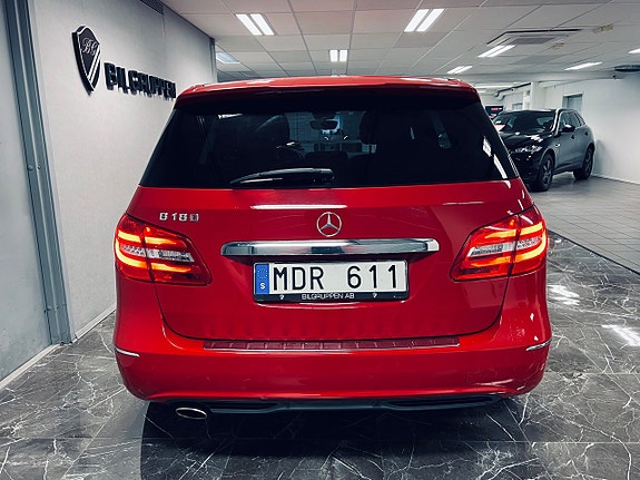 Mercedes-Benz B180 4 of 5