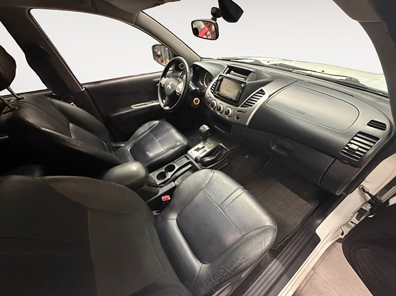 Mitsubishi L200 12 of 16
