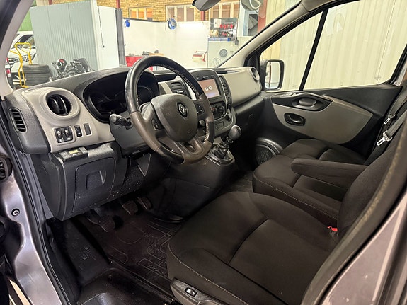 Renault Trafic 7 of 13