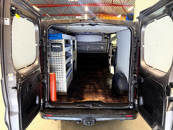 Renault Trafic 10 of 13