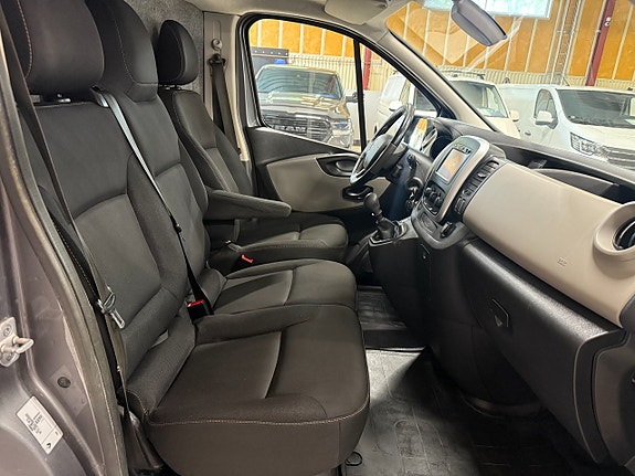 Renault Trafic 9 of 13