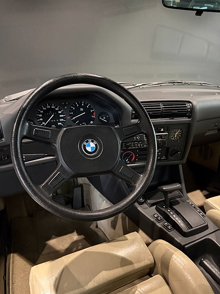 BMW 325i 15 of 18