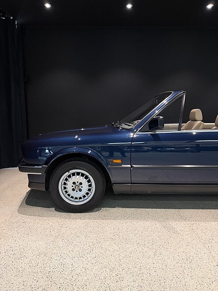 BMW 325i 7 of 18