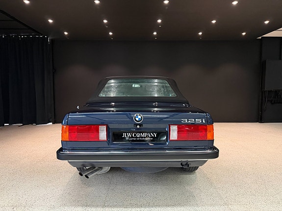BMW 325i 10 of 18