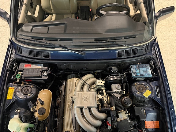 BMW 325i 3 of 5