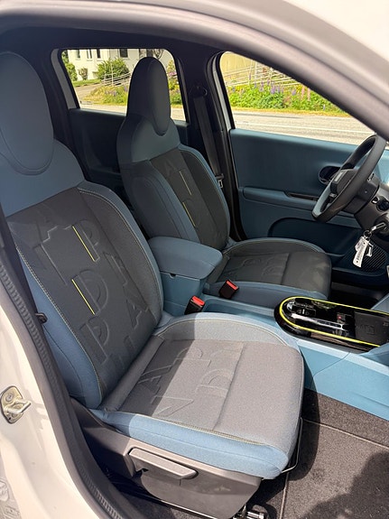 Fiat Grande Panda E 9 of 17