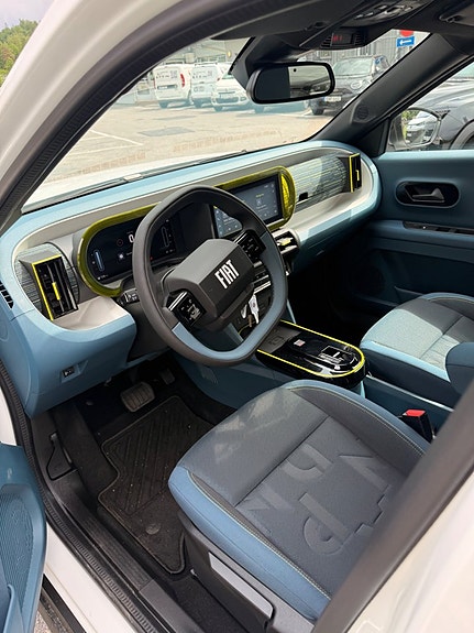 Fiat Grande Panda E 11 of 17