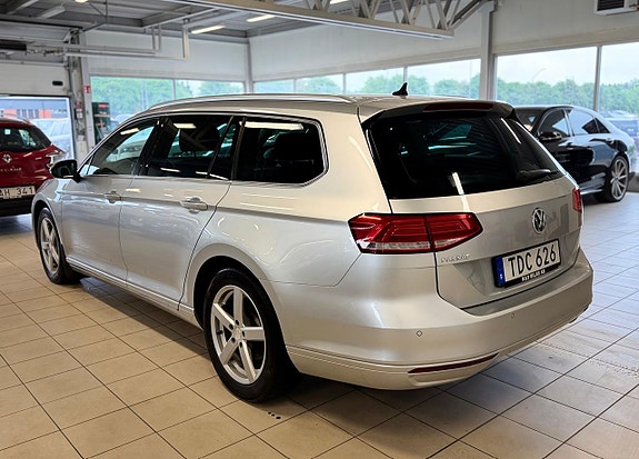 Volkswagen Passat 7 of 16