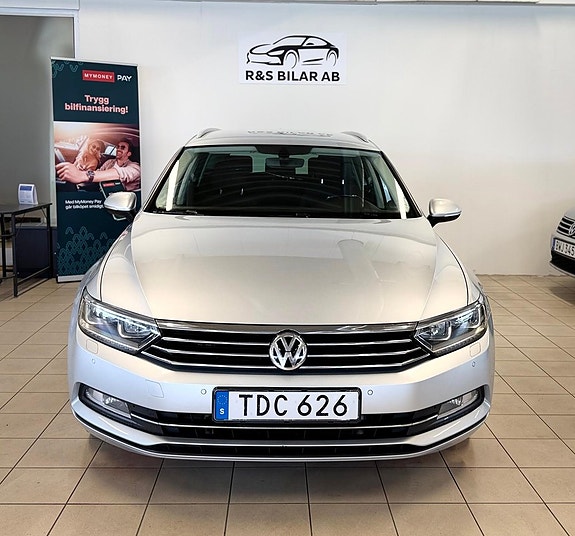 Volkswagen Passat 2 of 5