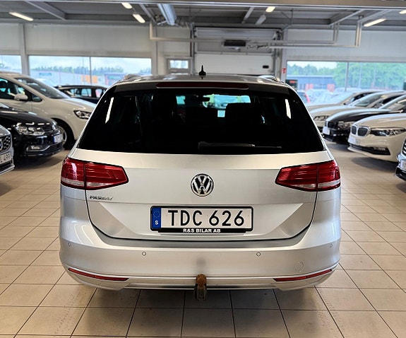 Volkswagen Passat 6 of 16