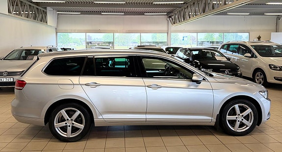 Volkswagen Passat 8 of 16