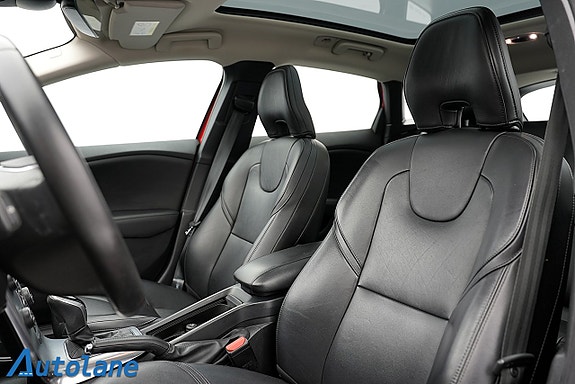 Volvo V40 17 of 30