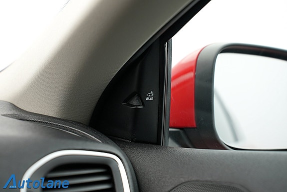 Volvo V40 26 of 30