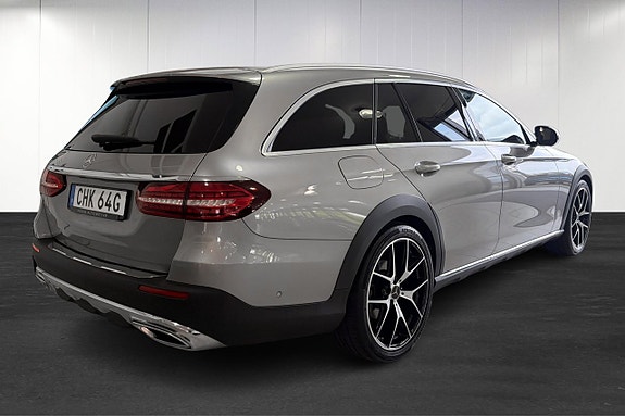 Mercedes-Benz E220 d 3 of 5