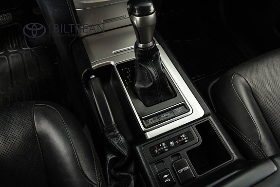 Toyota Land Cruiser 13 of 20