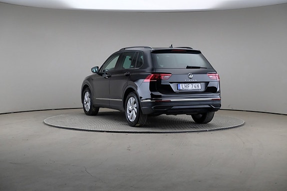 Volkswagen Tiguan 2 of 23