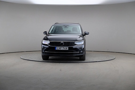 Volkswagen Tiguan 3 of 23