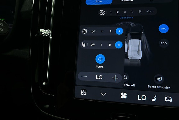 Volvo XC40 18 of 25