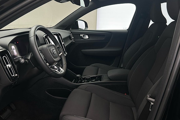 Volvo XC40 10 of 25