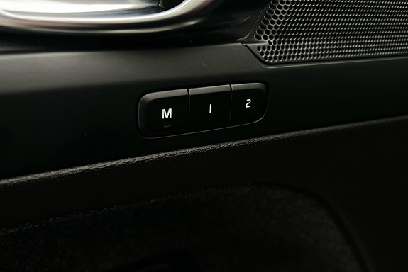 Volvo XC40 17 of 25