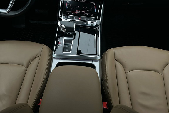 Audi Q8 9 of 27