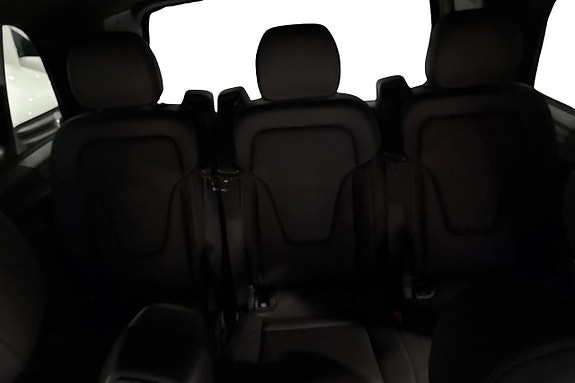 Mercedes-Benz V300 d 12 of 16