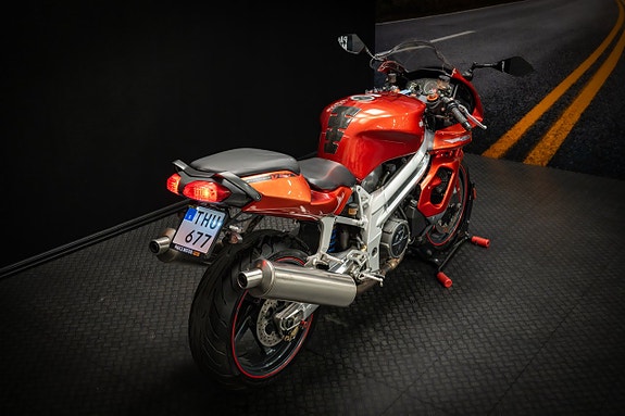 Aprilia SL1000 Falco 6 of 15