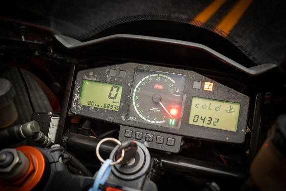 Aprilia SL1000 Falco 10 of 15