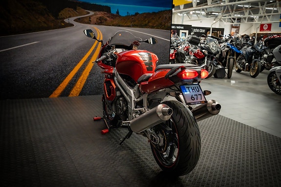 Aprilia SL1000 Falco 8 of 15