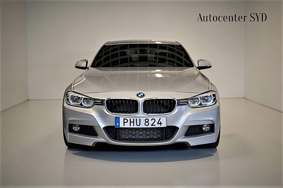 BMW 318d 2 of 5