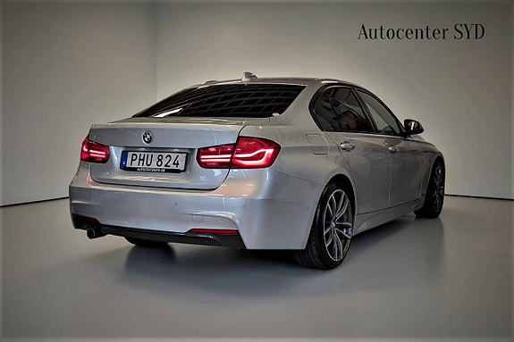 BMW 318d 3 of 5