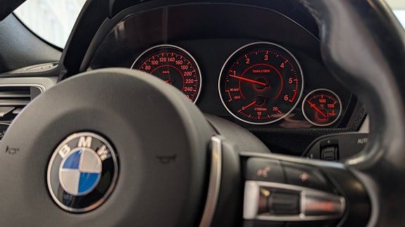 BMW 318d 14 of 25