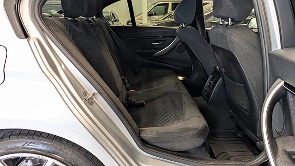 BMW 318d 22 of 25