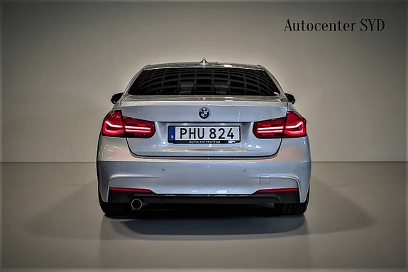 BMW 318d 4 of 5