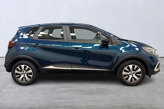 Renault Captur 3 of 5