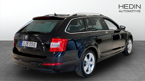 Skoda Octavia 2 of 5