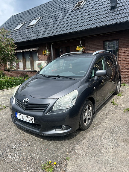 Toyota Verso 2 of 5