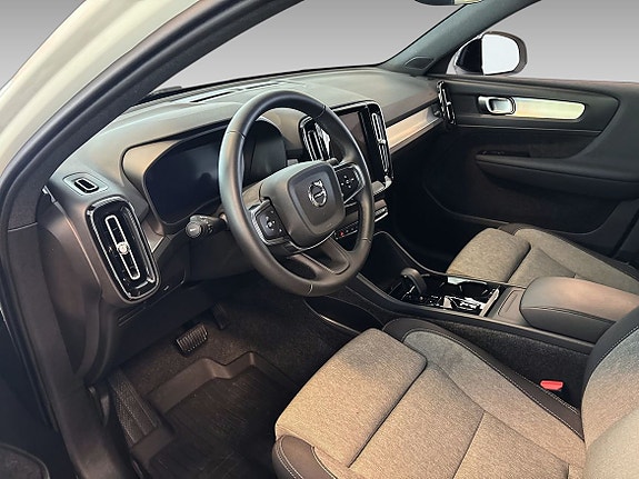 Volvo XC40 11 of 17