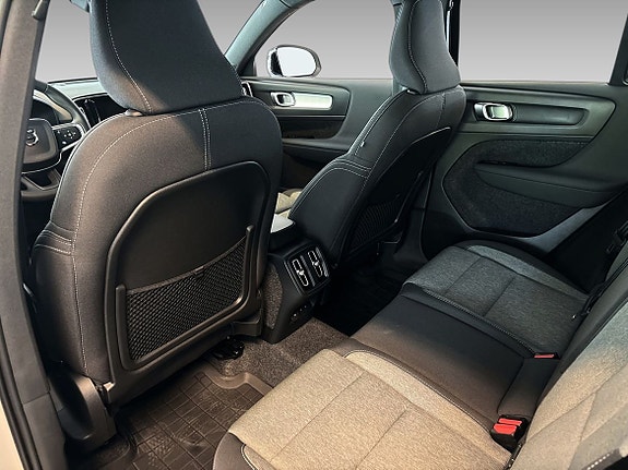 Volvo XC40 13 of 17