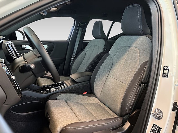 Volvo XC40 10 of 17